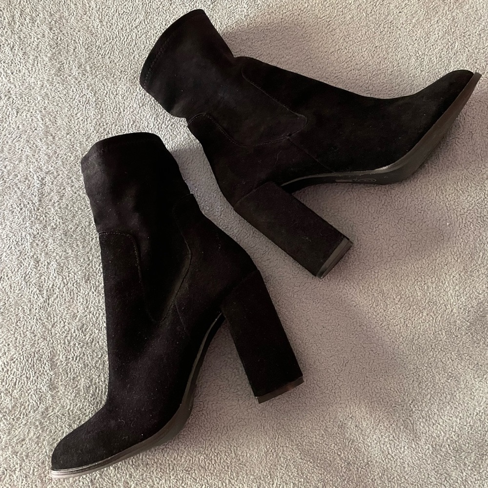 NIB Chinese Laundry “Charisma” Bootie.  Black suede size 9